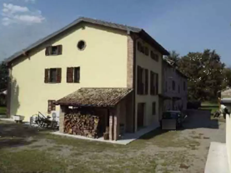 Immagine 2 di Casa indipendente in vendita  in Strada Langhirano a Parma