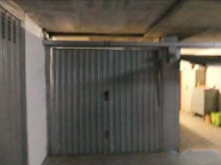 Immagine 1 di Garage in vendita  in Via di Grotta di Gregna a Roma