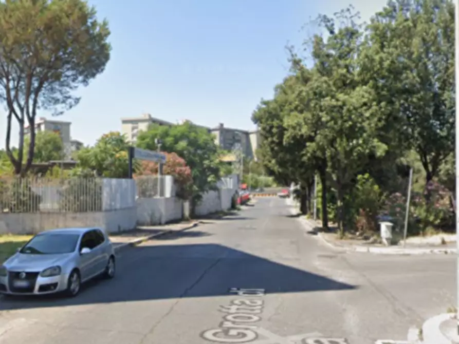 Immagine 3 di Garage in vendita  in Via di Grotta di Gregna a Roma