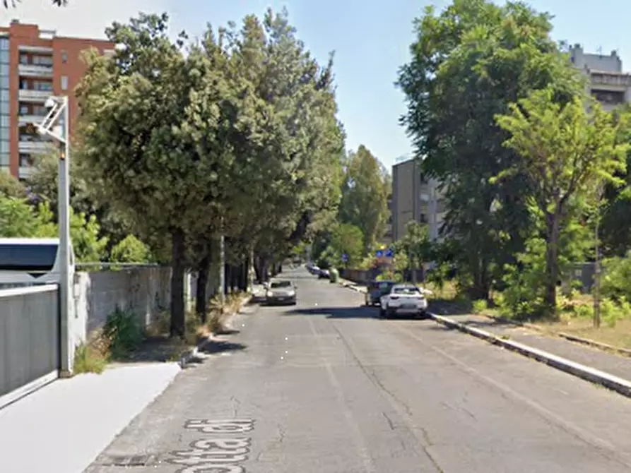 Immagine 5 di Garage in vendita  in Via di Grotta di Gregna a Roma