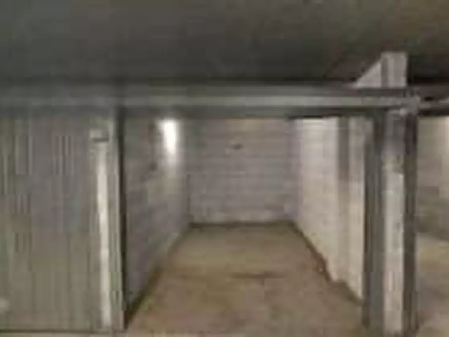 Immagine 2 di Garage in vendita  in Via di Grotta di Gregna a Roma