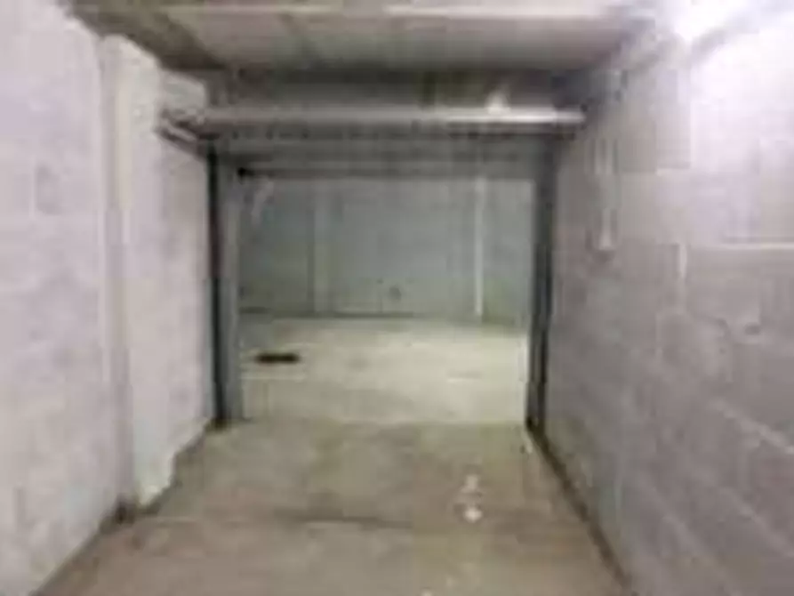Immagine 3 di Garage in vendita  in Via di Grotta di Gregna a Roma