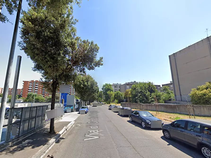 Immagine 10 di Garage in vendita  in via di Grotta di Gregna a Roma