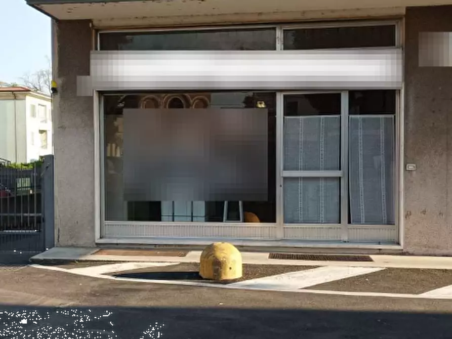 Immagine 3 di Negozio in vendita  in Via Benaglia a Capriate San Gervasio