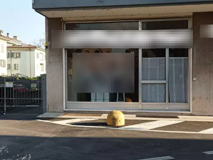 Immagine 4 di Negozio in vendita  in Via Benaglia a Capriate San Gervasio