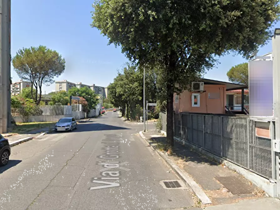Immagine 8 di Garage in vendita  in Via di Grotta di Gregna a Roma
