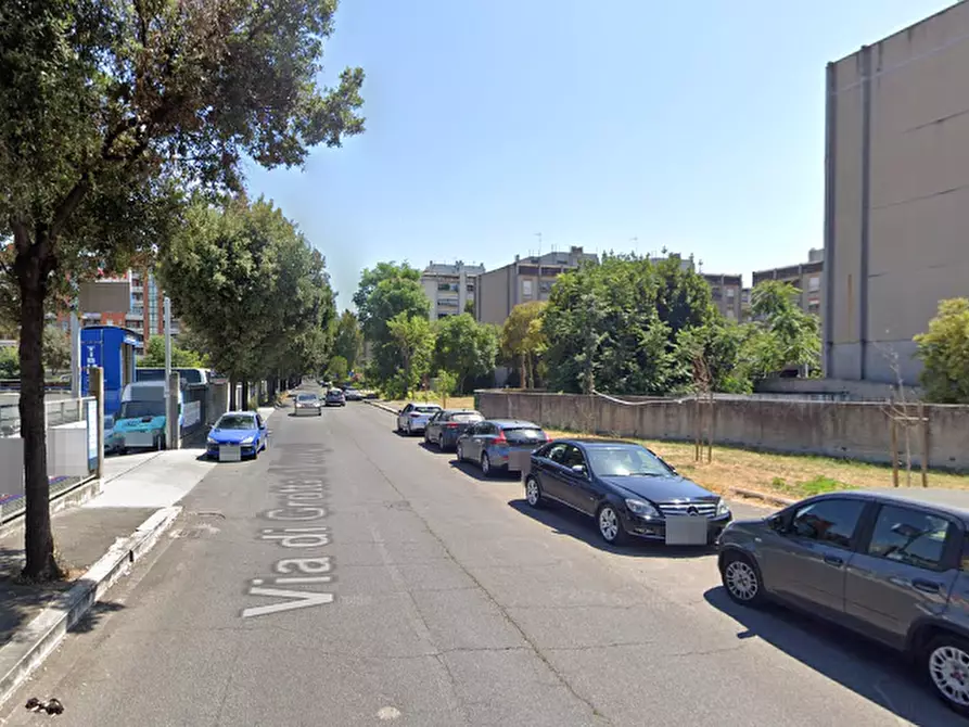 Immagine 9 di Garage in vendita  in Via di Grotta di Gregna a Roma
