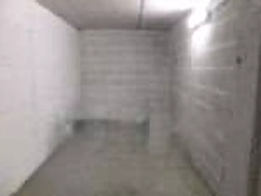 Immagine 4 di Garage in vendita  in via di Grotta di Gregna a Roma