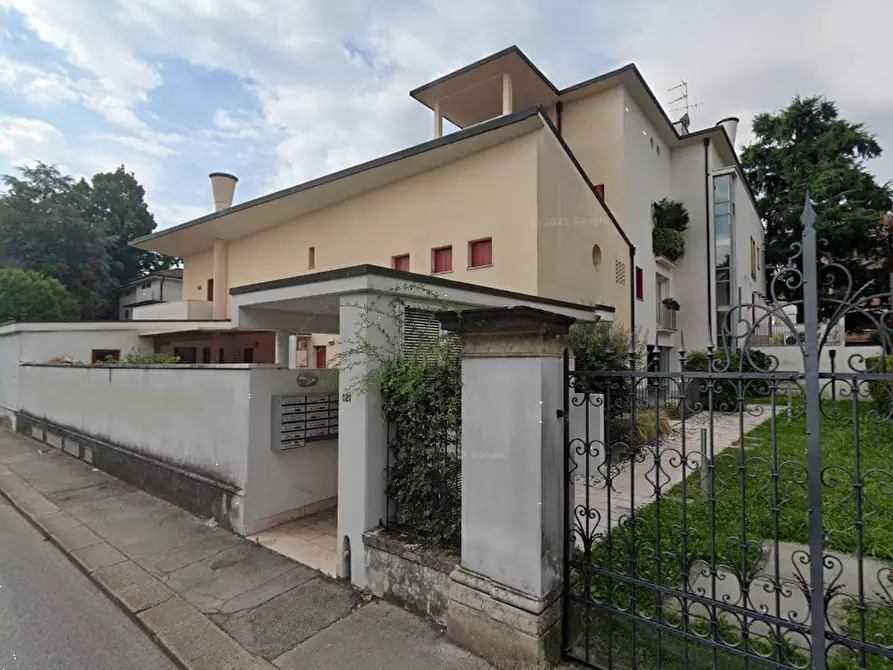 Immagine 4 di Appartamento in vendita  in Via Legione Antonini a Vicenza