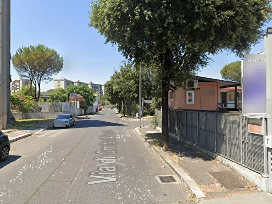Immagine 5 di Garage in vendita  in Via di Grotta di Gregna a Roma