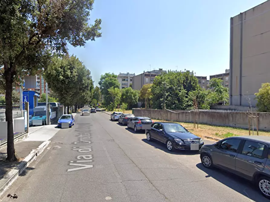 Immagine 6 di Garage in vendita  in Via di Grotta di Gregna a Roma