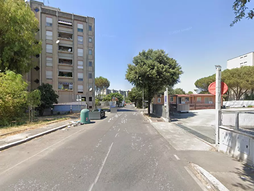 Immagine 7 di Garage in vendita  in via di Grotta di Gregna a Roma