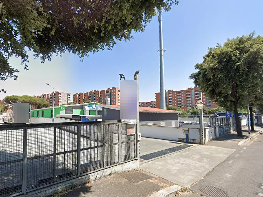 Immagine 4 di Garage in vendita  in via di Grotta di Gregna a Roma