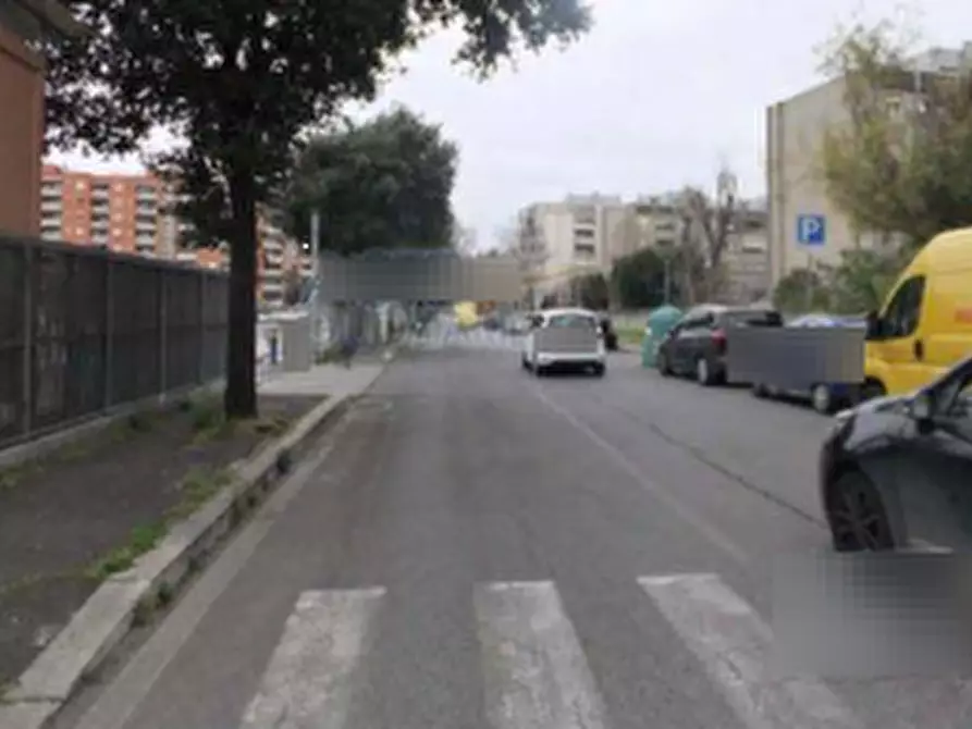 Immagine 8 di Garage in vendita  in via di Grotta di Gregna a Roma