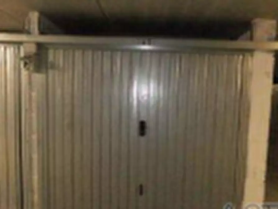 Immagine 1 di Garage in vendita  in via di Grotta di Gregna a Roma