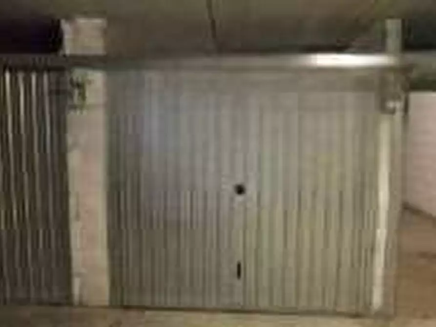 Immagine 1 di Garage in vendita  in Via di Grotta di Gregna a Roma