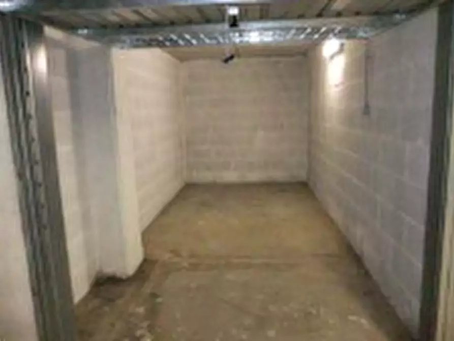 Immagine 2 di Garage in vendita  in Via di Grotta di Gregna a Roma