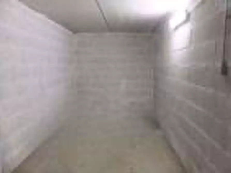 Immagine 4 di Garage in vendita  in Via di Grotta di Gregna a Roma