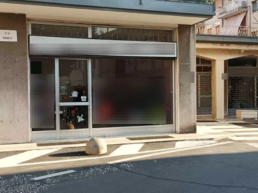 Immagine 1 di Negozio in vendita  in Via Benaglia a Capriate San Gervasio