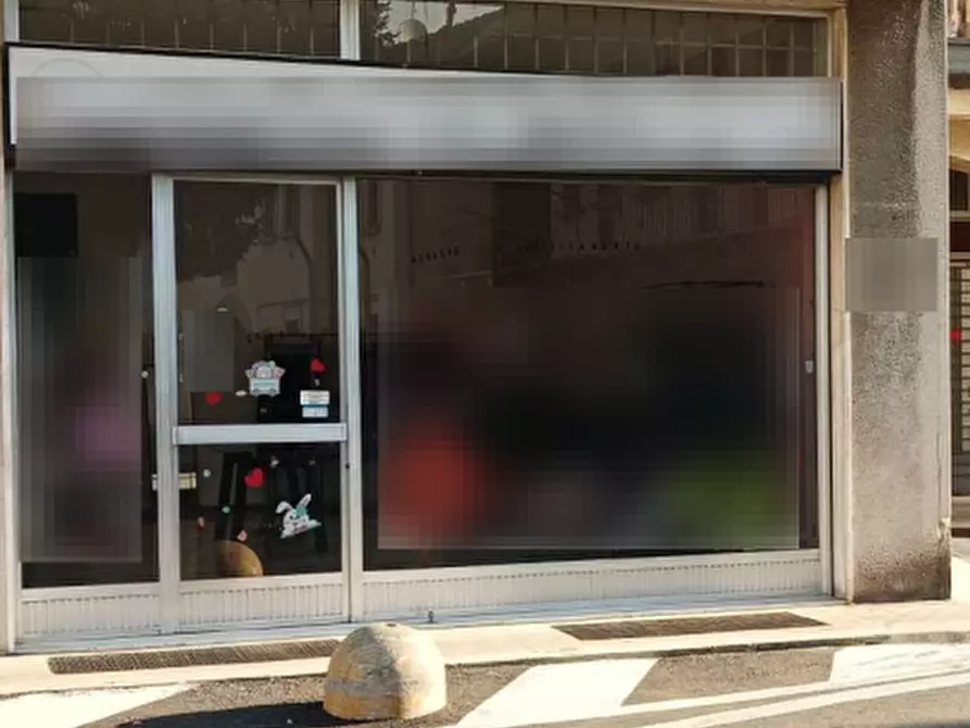 Immagine 2 di Negozio in vendita  in Via Benaglia a Capriate San Gervasio