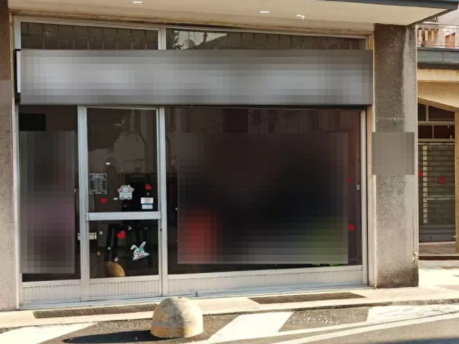 Immagine 3 di Negozio in vendita  in Via Benaglia a Capriate San Gervasio