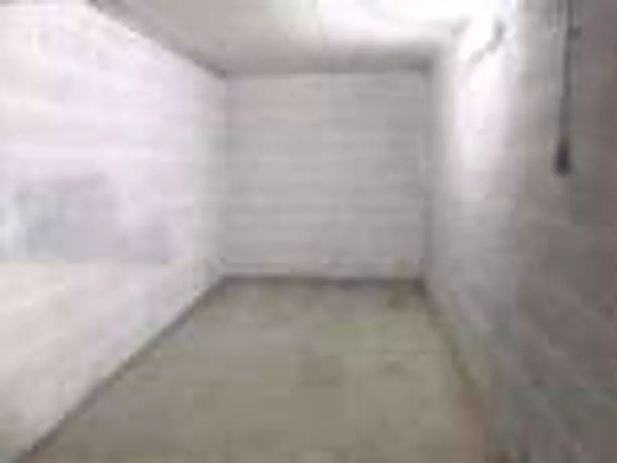 Immagine 4 di Garage in vendita  in Via di Grotta di Gregna a Roma