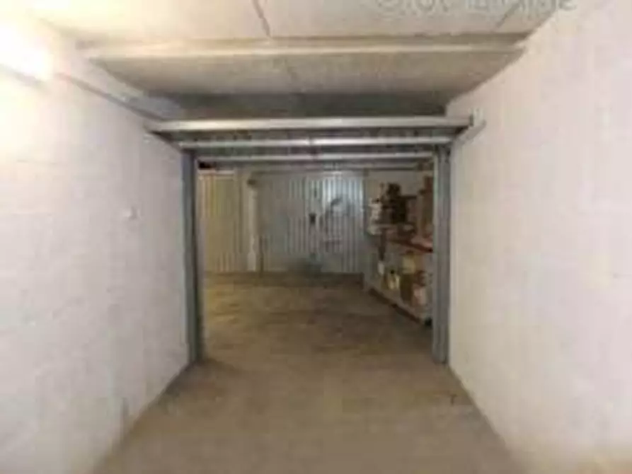 Immagine 3 di Garage in vendita  in Via di Grotta di Gregna a Roma