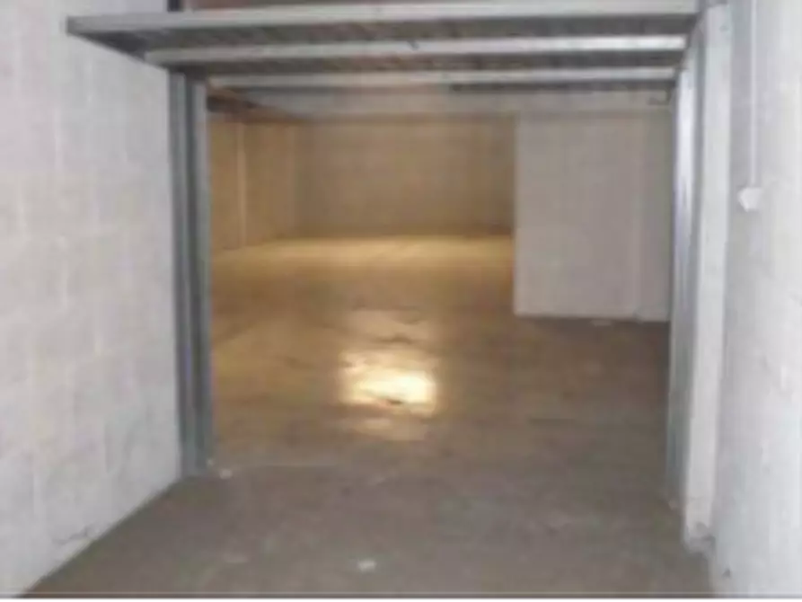 Immagine 1 di Garage in vendita  in Via Grotta di Gregna  a Roma