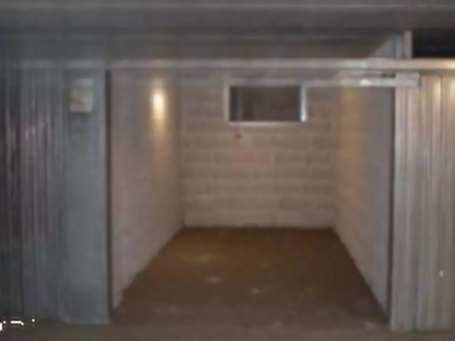 Immagine 3 di Garage in vendita  in Via Grotta di Gregna  a Roma