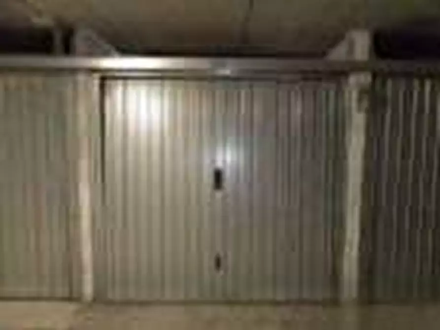 Immagine 1 di Garage in vendita  in Via di Grotta di Gregna a Roma