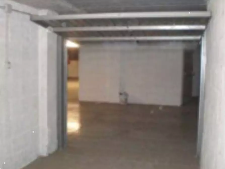 Immagine 2 di Garage in vendita  in Via grotta di gregna a Roma