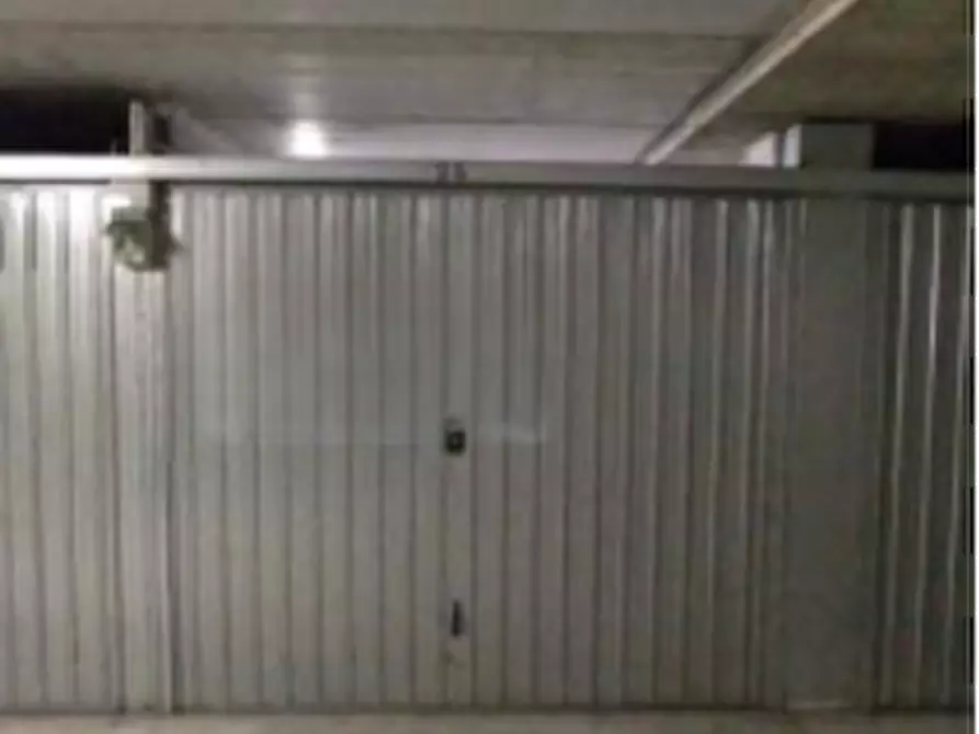Immagine 1 di Garage in vendita  in via di Grotta di Gregna a Roma