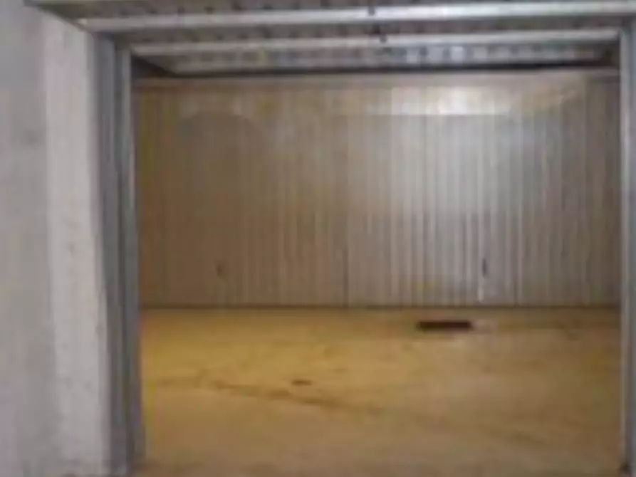 Immagine 2 di Garage in vendita  in Via di Grotta di Gregna a Roma