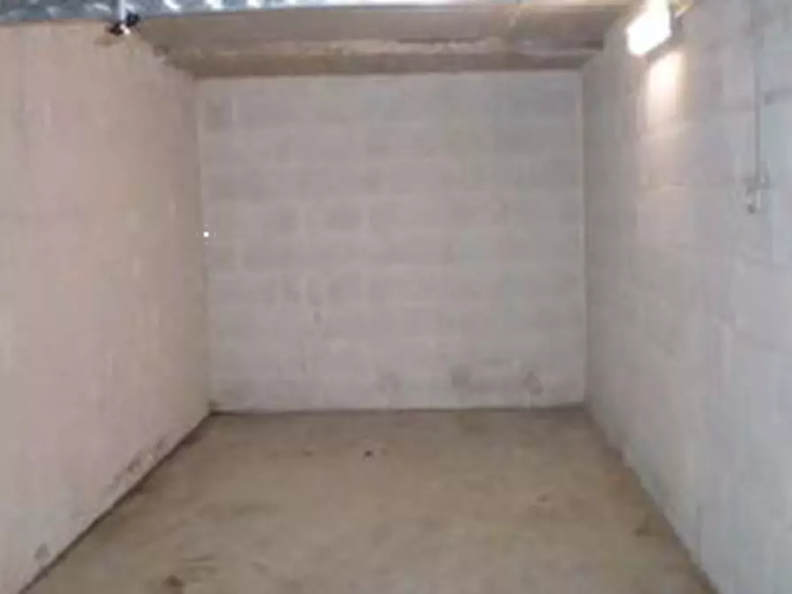 Immagine 3 di Garage in vendita  in Via di Grotta di Gregna a Roma