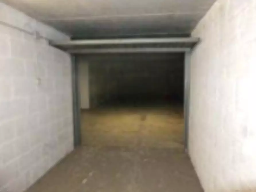 Immagine 1 di Garage in vendita  in Via Grotta di Gregna  a Roma