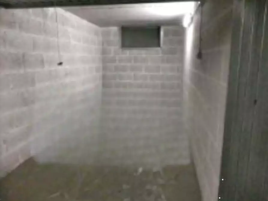 Immagine 3 di Garage in vendita  in Via Grotta di Gregna  a Roma