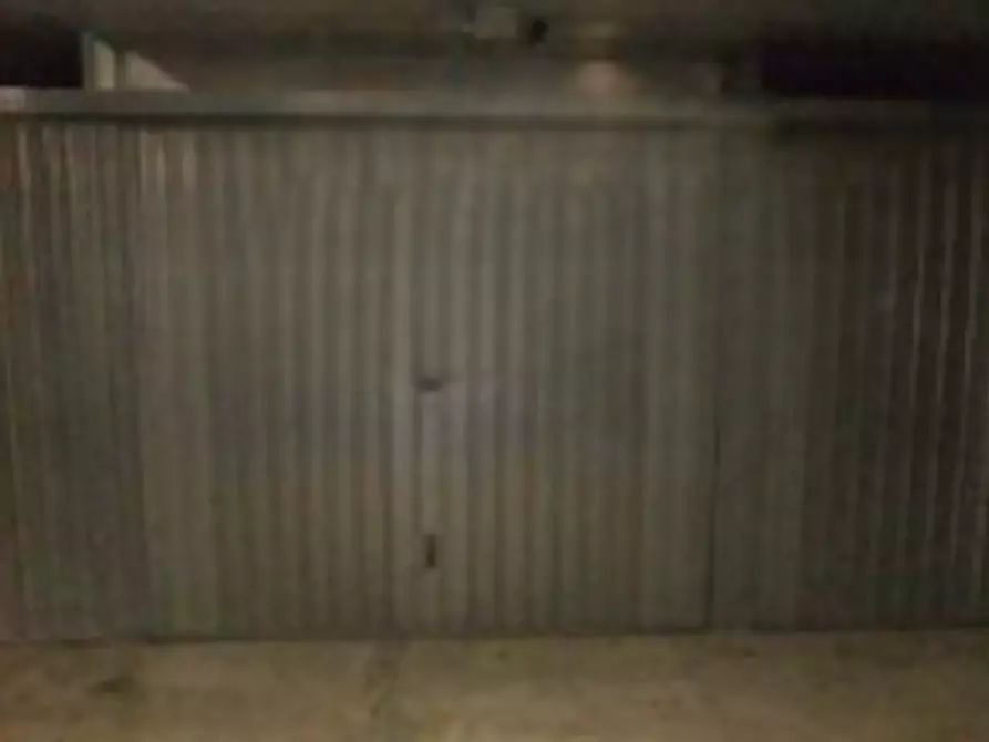 Immagine 4 di Garage in vendita  in Via Grotta di Gregna  a Roma