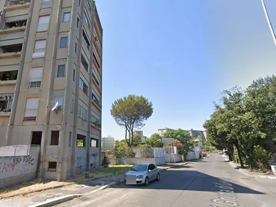 Immagine 12 di Garage in vendita  in via di Grotta di Gregna a Roma