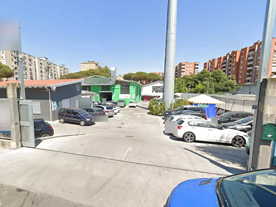 Immagine 8 di Garage in vendita  in via di Grotta di Gregna a Roma