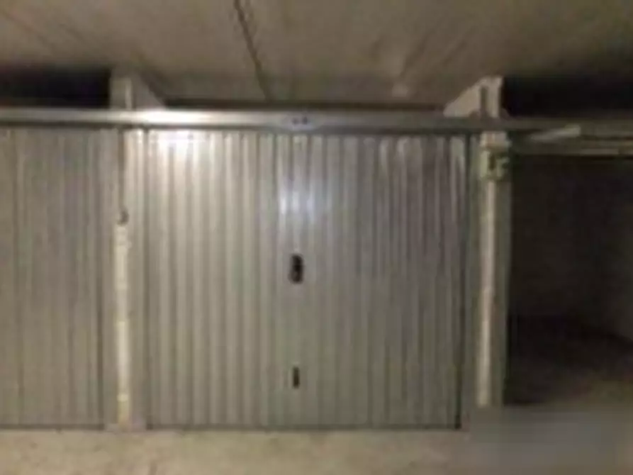Immagine 1 di Garage in vendita  in via di Grotta di Gregna a Roma