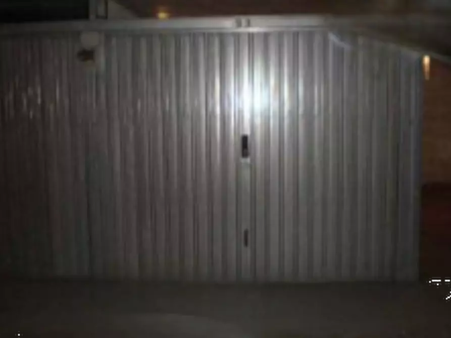 Immagine 1 di Garage in vendita  in Via di Grotta di Gregna a Roma