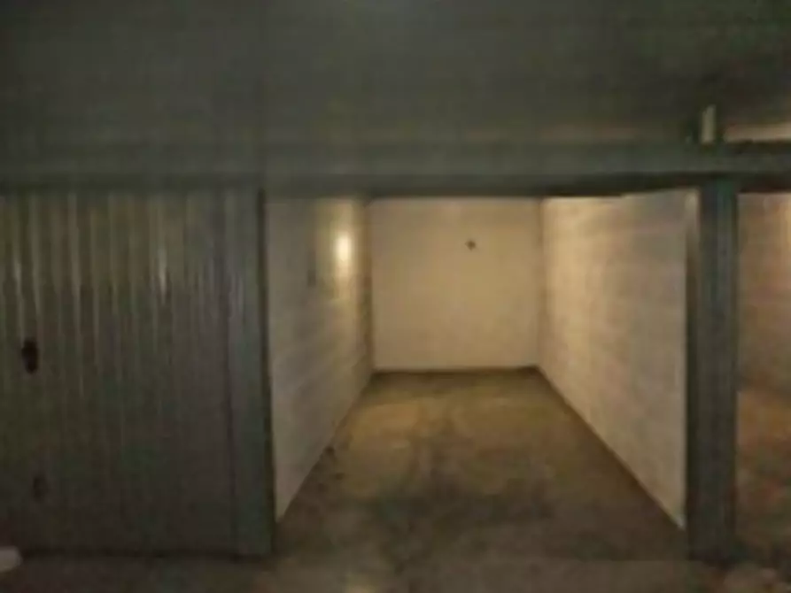 Immagine 1 di Garage in vendita  in via di Grotta di Gregna a Roma