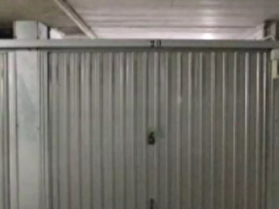 Immagine 1 di Garage in vendita  in via di Grotta di Gregna a Roma