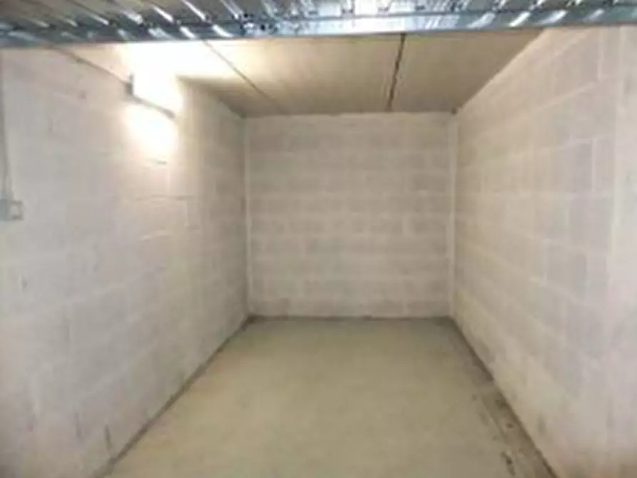 Immagine 4 di Garage in vendita  in Via di Grotta di Gregna  a Roma