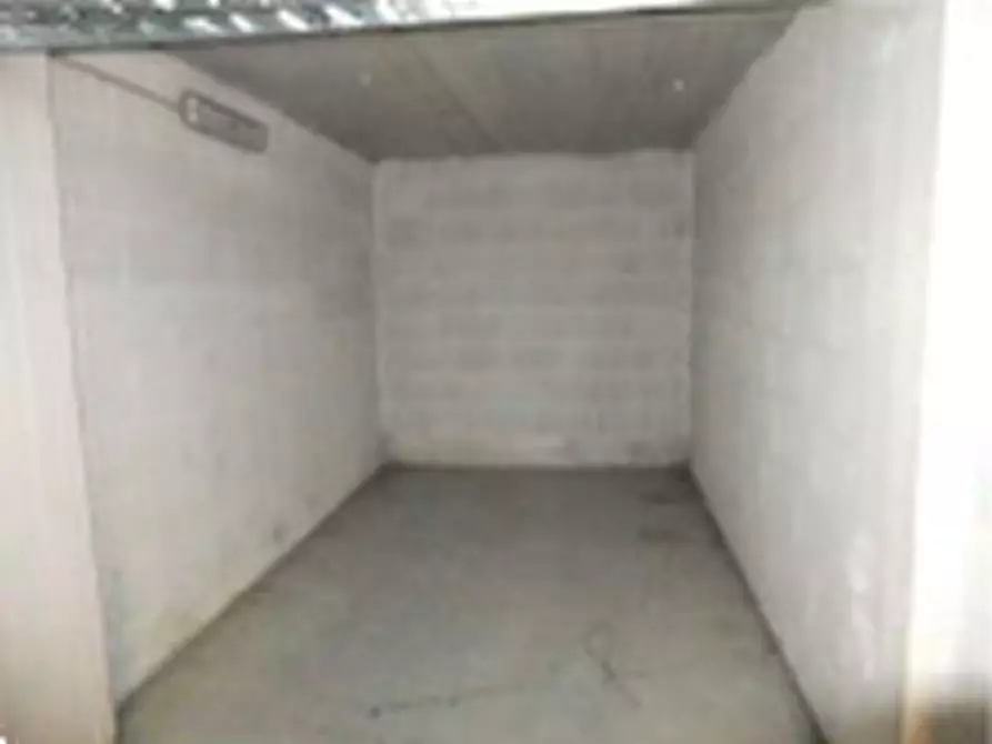 Immagine 1 di Garage in vendita  in via di Grotta di Gregna  a Roma