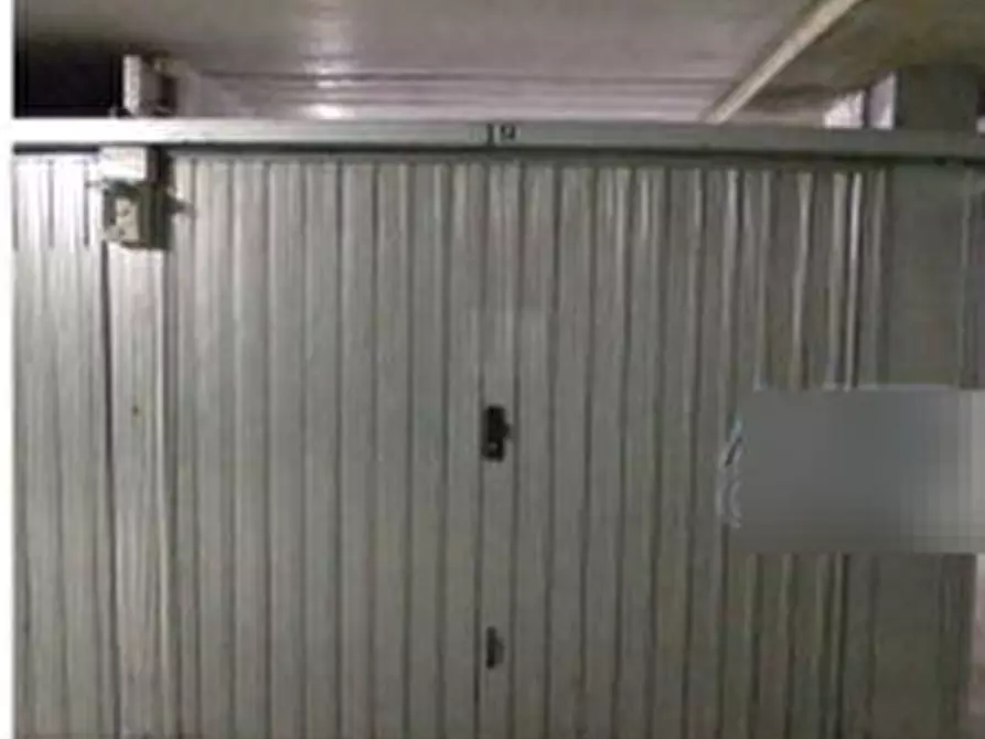 Immagine 1 di Garage in vendita  in via di Grotta di Gregna a Roma