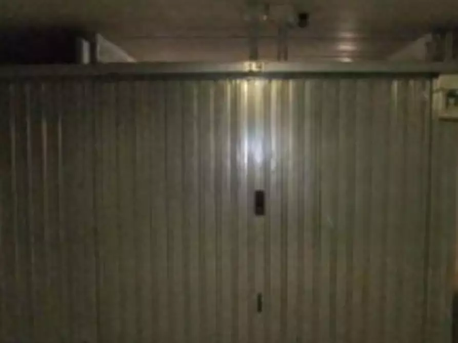 Immagine 1 di Garage in vendita  in via di Grotta di Gregna a Roma