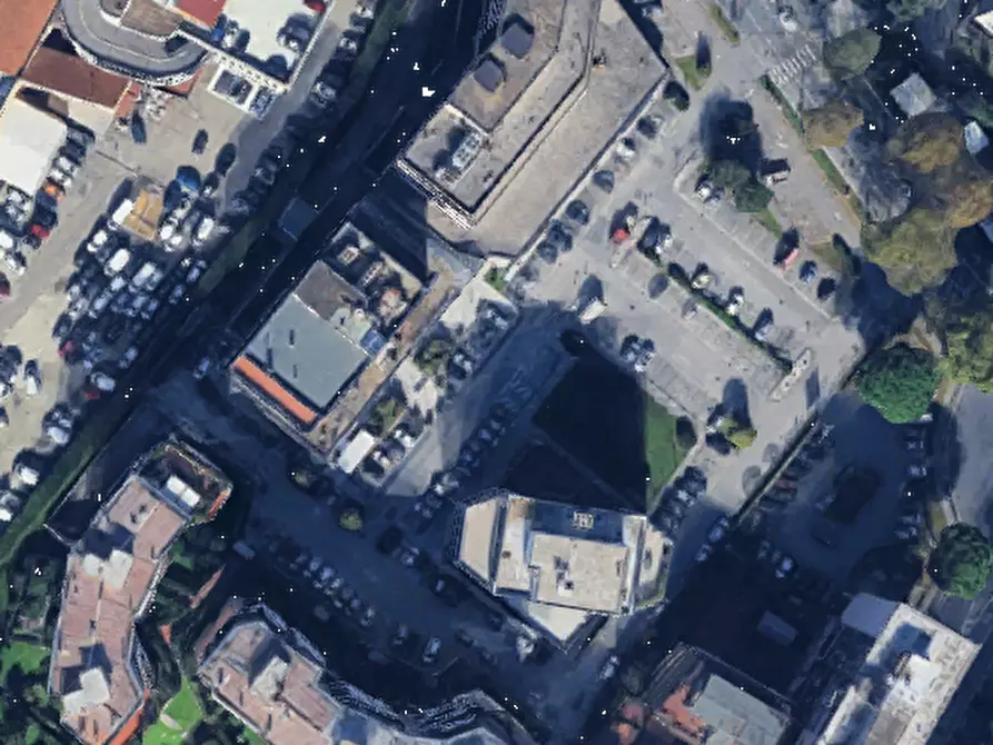 Immagine 7 di Posto auto in vendita  in Viale Montegrappa a Prato