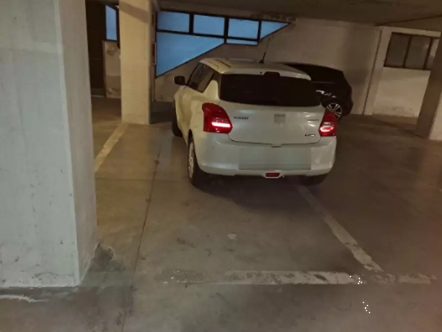 Immagine 1 di Posto auto in vendita  in Viale Montegrappa a Prato