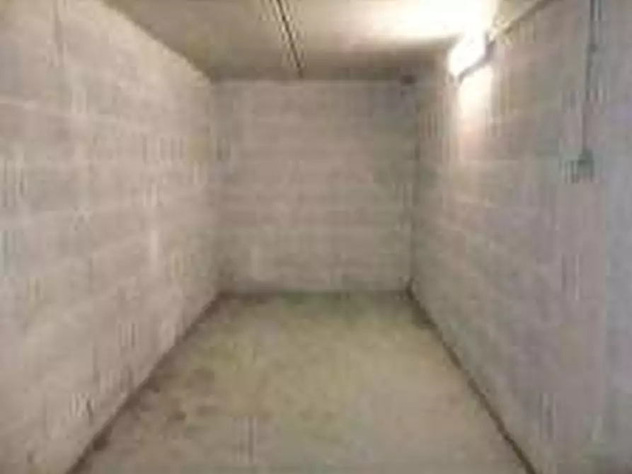 Immagine 1 di Garage in vendita  in Via di Grotta di Gregna a Roma